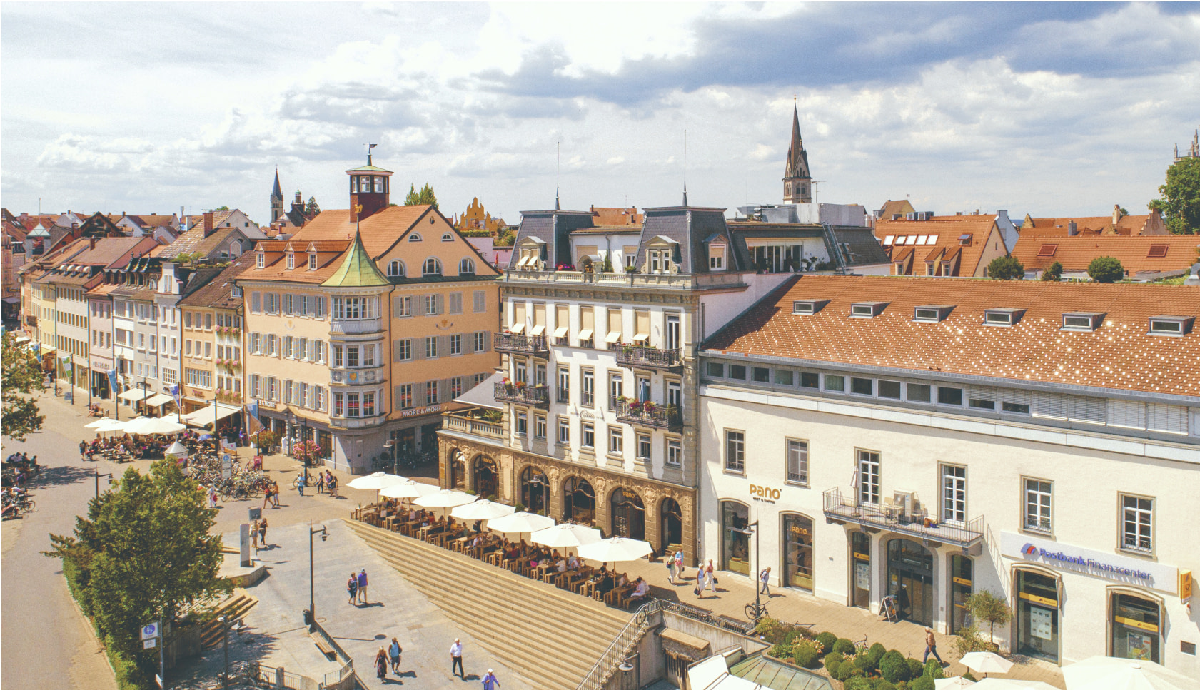 Die Marktstätte lädt zum Ende eines Rundgangs durch die Altstadt von Konstanz zum Rasten ein