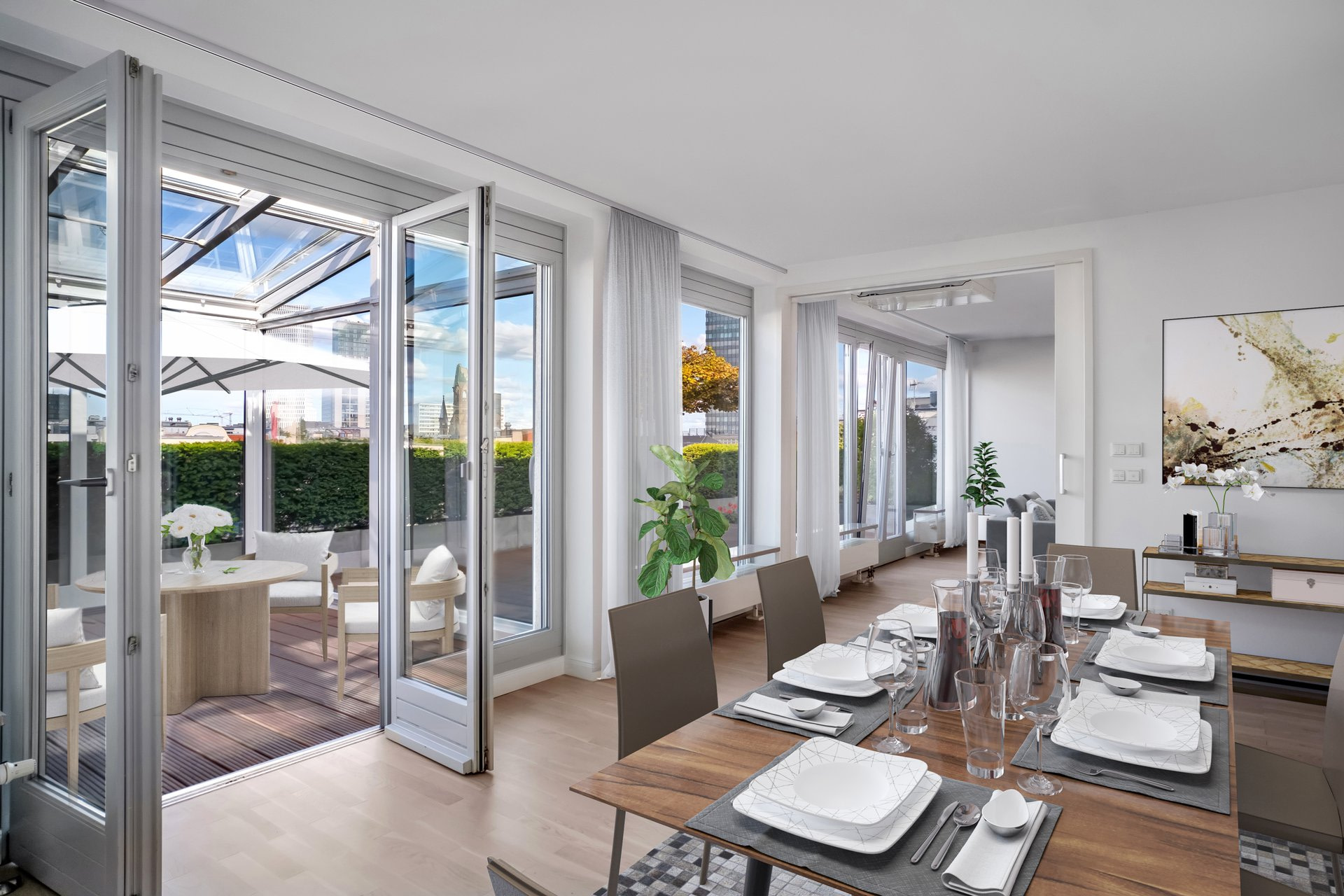 Gedeckter Esstisch im Penthouse der Tertianum Residenz Berlin