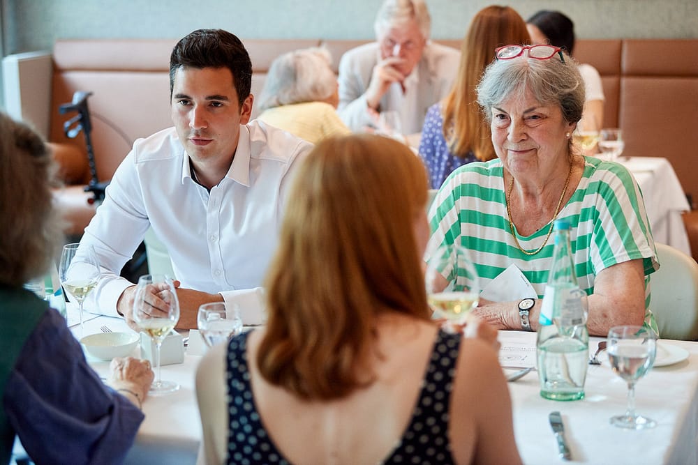 Generationsübergreifender Austausch beim Tertianum Generationen Dinner