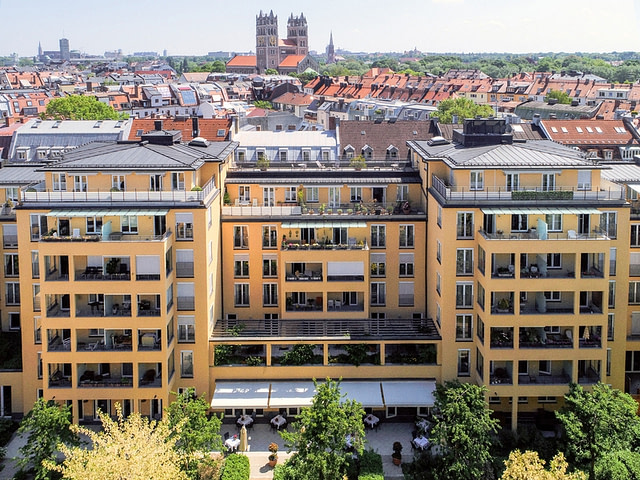 Luftbildaufname der Altersresidenz Tertianum München mit exklusiven Wohnungen im Alter