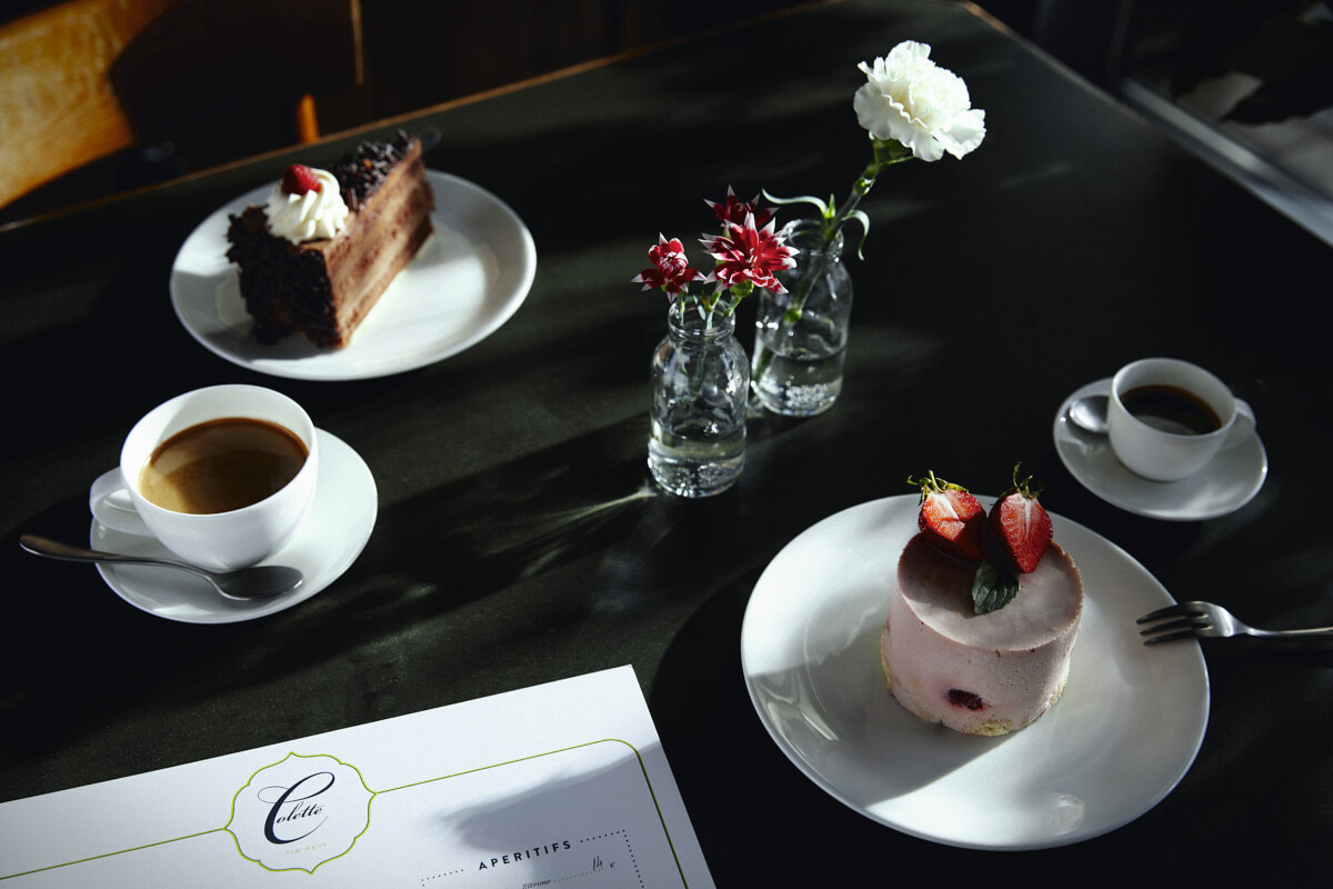 Kaffee und Kuchen in der Brasserie Colette neber der Tertianum Seniorenwohngemeinschaft