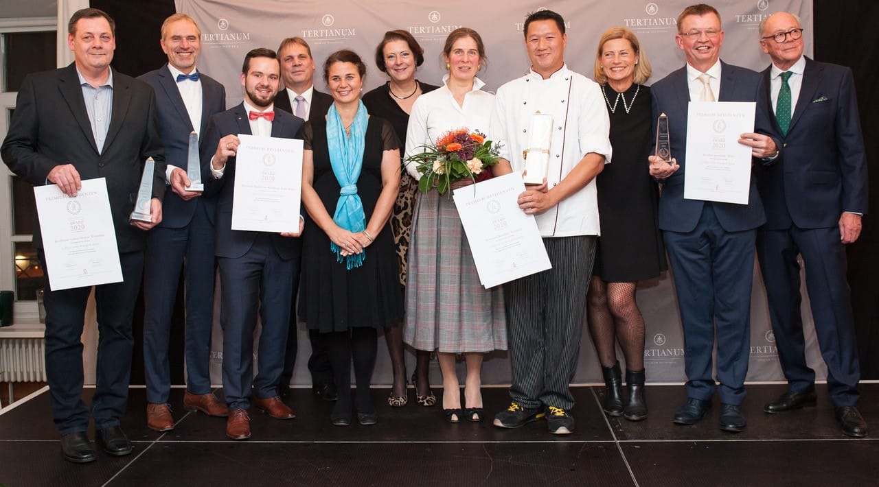 Gewinner auf der Bühne des Premium Residenzen Award