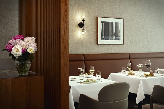 Gedeckte Tische im Bewohnerrestaurant in der Tertianum Seniorenwohnanlage