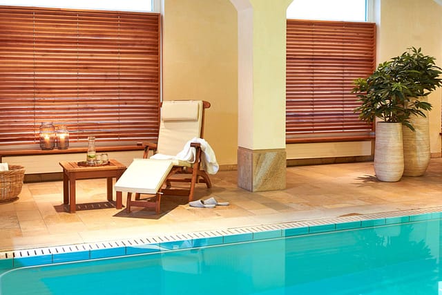 Pool mit Liegestuhl im Tertianum