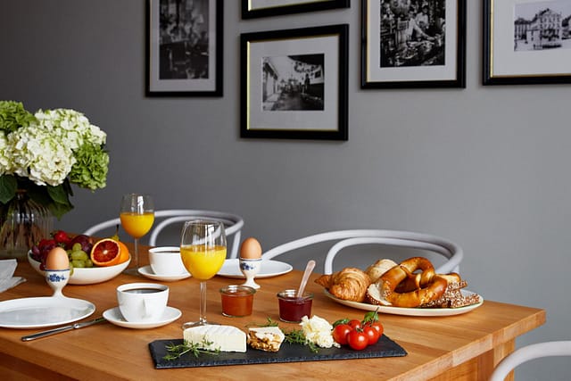 Esstisch mit Frühstück in einer Wohnung im Tertianum