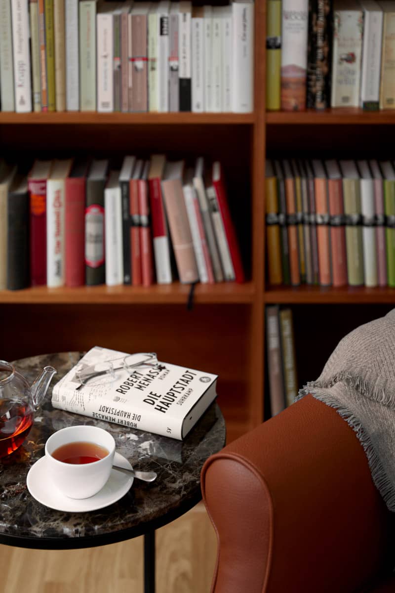 Lesebereich in der Bibliothek im Tertianum