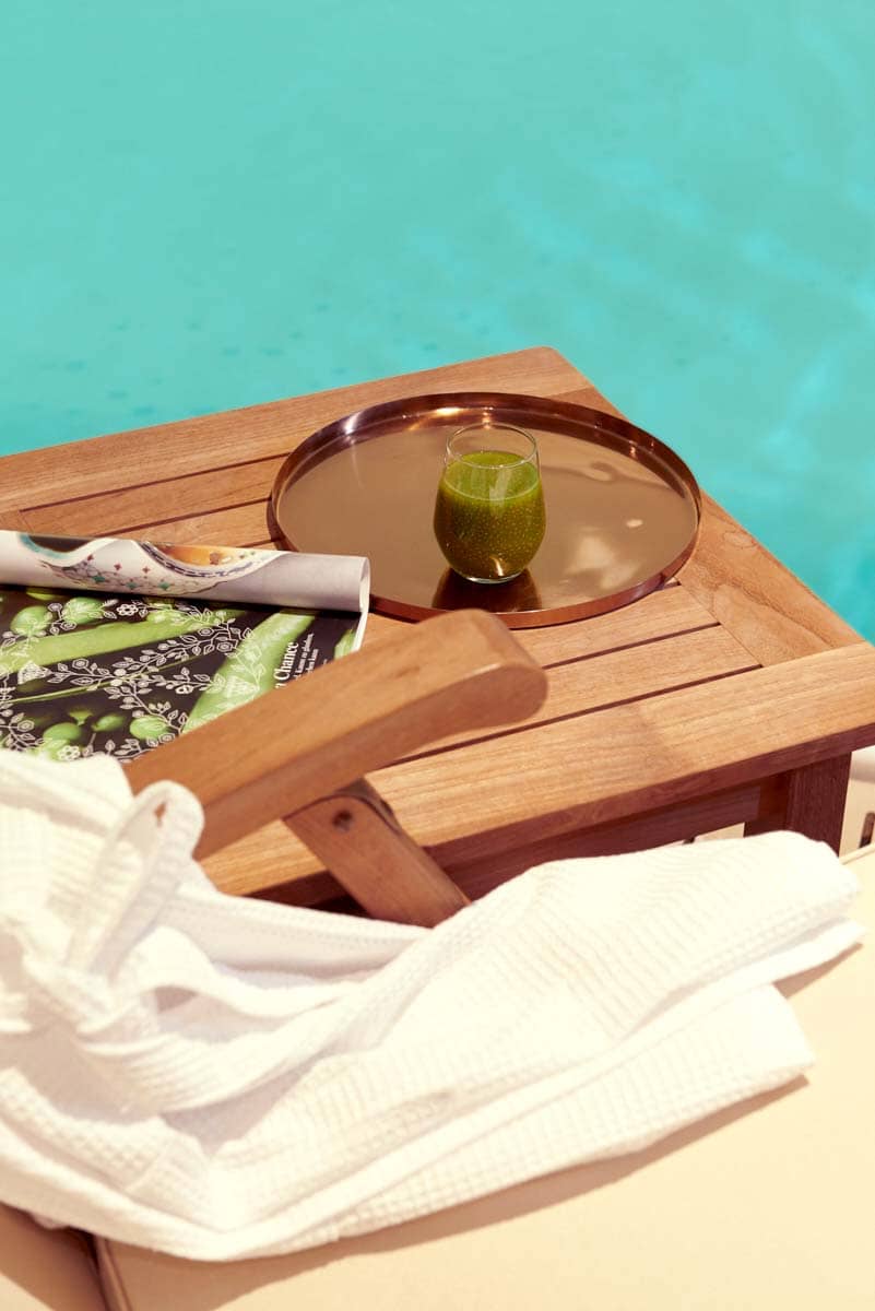 Pool mit Liegestuhl im Tertianum Alterswohnsitz