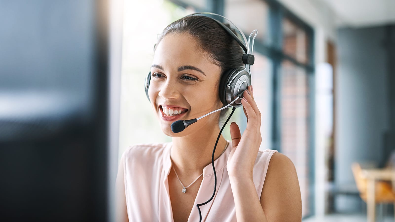 Call-Center Mitarbeiterin von easyCredit-Ratenkauf – Der Kundenservice sollte so persönlich wie möglich sein.