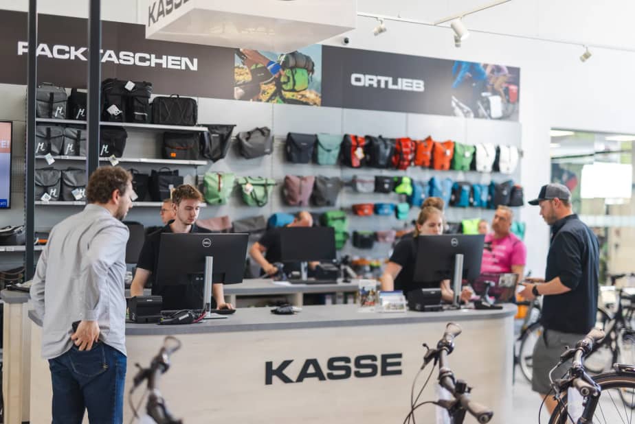 Kasse von Bike-Arena Oltmanns – hier wird unter anderem der easyCredit-Ratenkauf als Bezahlmethode angeboten.