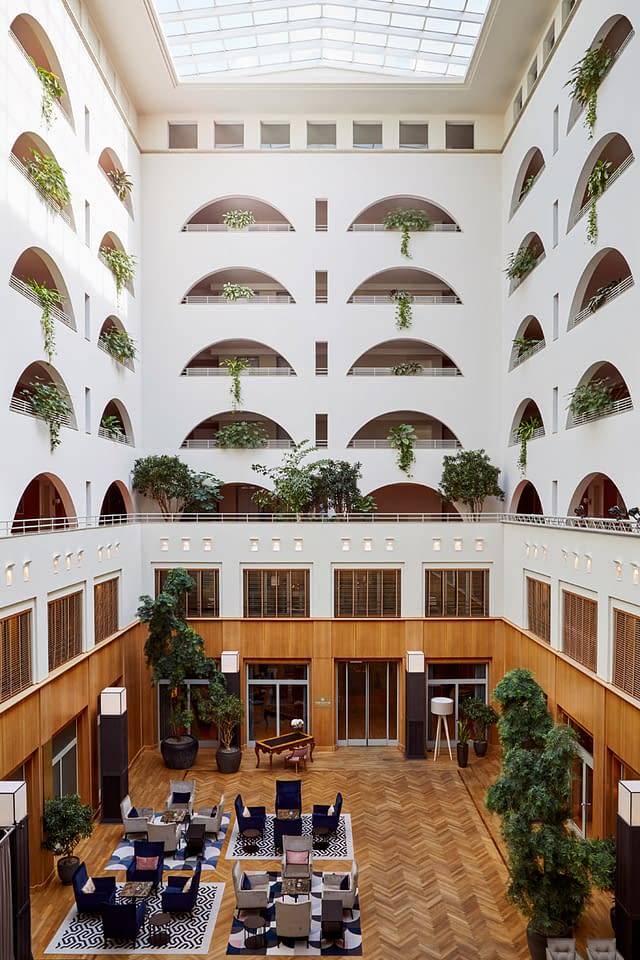 Das stilvolle Atrium in der Tertianum Premium Residenz Berlin