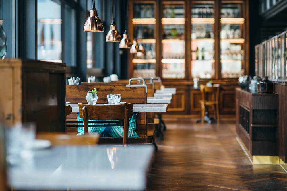 Blick in die Brasserie Colette Tim Raue in Konstanz - französischer Genuss am Ufer des Bodensees