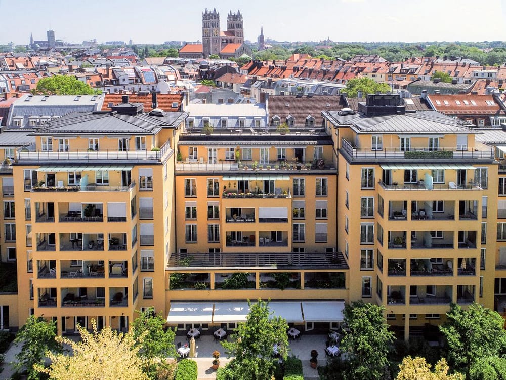 Luftaufnahme der Tertianum Premium Residenz im Münchener Glockenbachviertel.