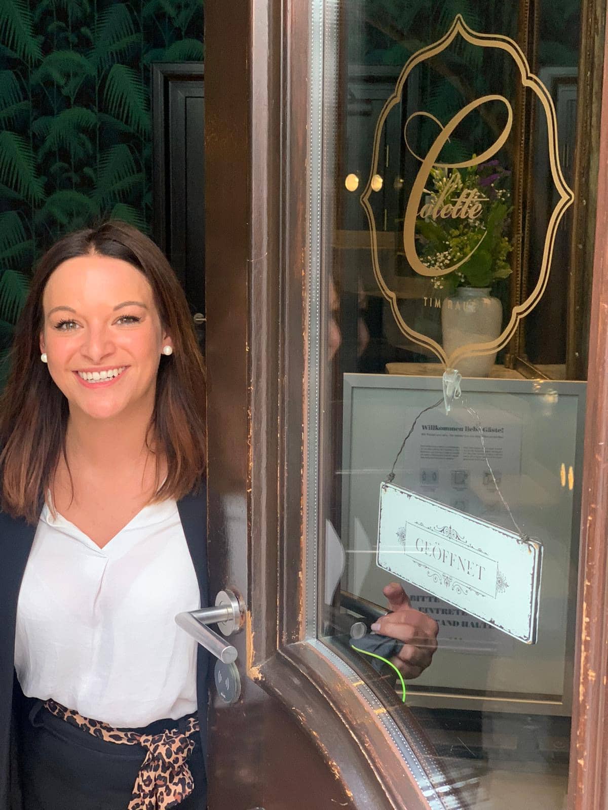 Restaurantleiterin Jasmin Weber vor der Tür der Brasserie Colette Konstanz