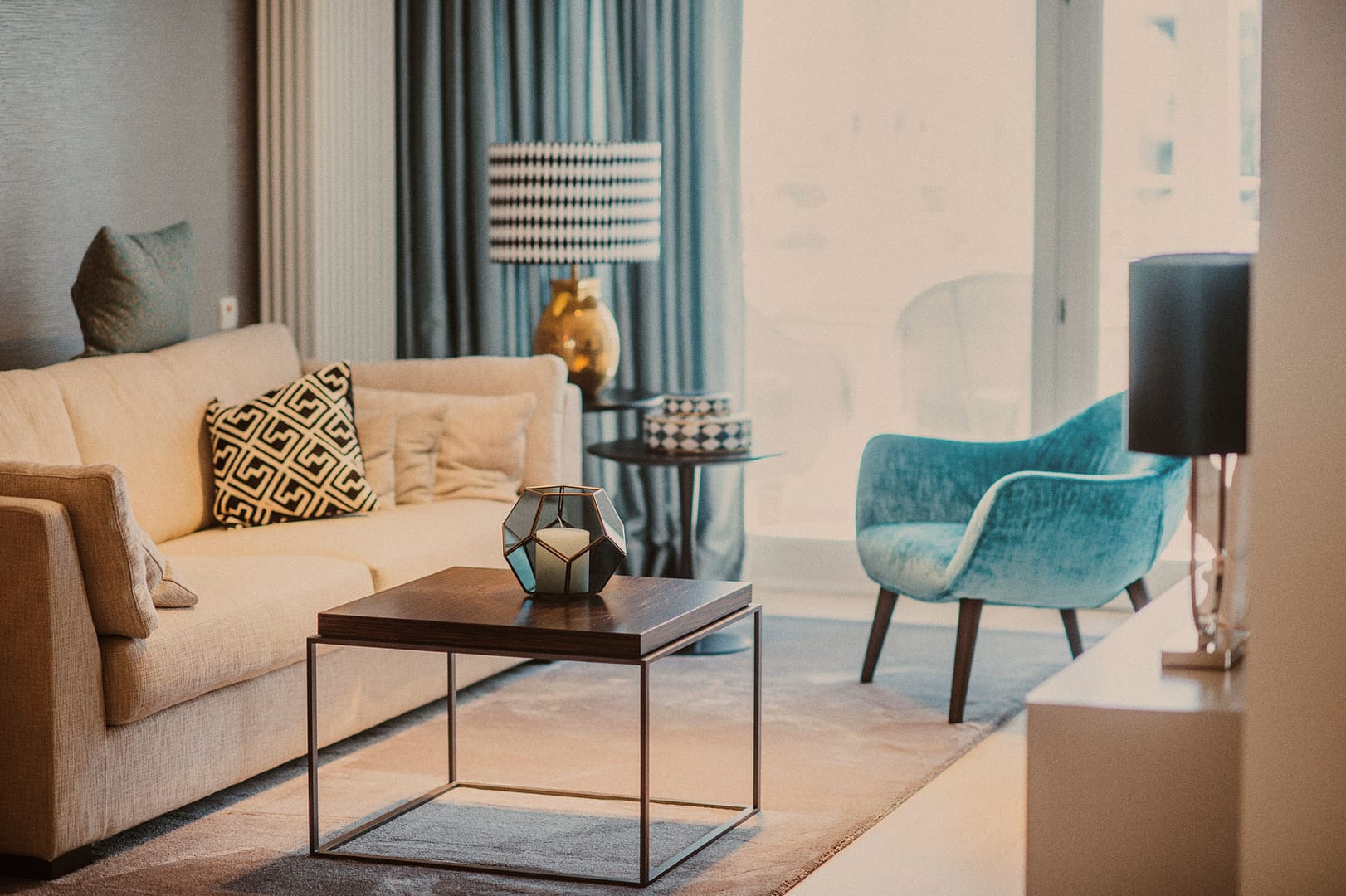 Stilvoll eingerichtetes Wohnzimmer