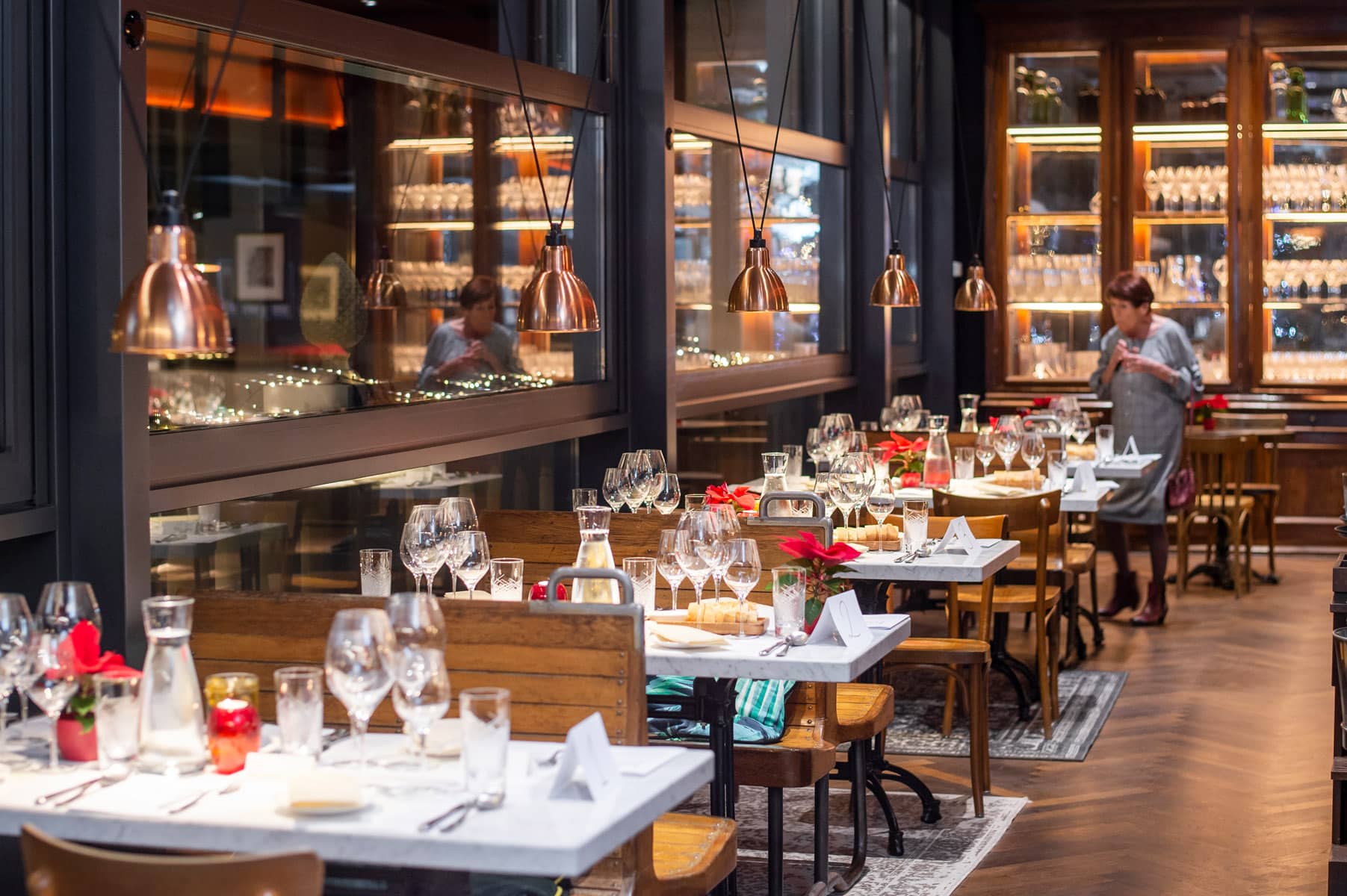 Gedeckte Tische für den Generationen Dinner in der Tertianum Premium Residenz