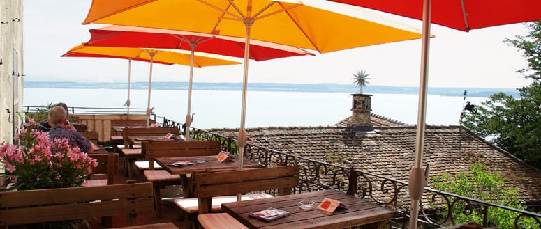 Reisen kennt kein Alter Bodensee Reiseführer für Senioren: Blick von Terrasse des Café im Neuen Schloss in Meersburg